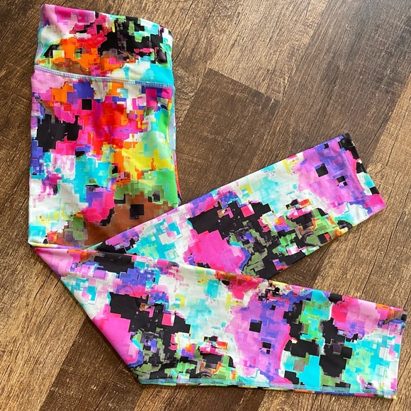 2🌎’s/$66~Saucony “The Scoot” Crop Athletic Running Yoga Leggings~Size M - Picture 4 of 16